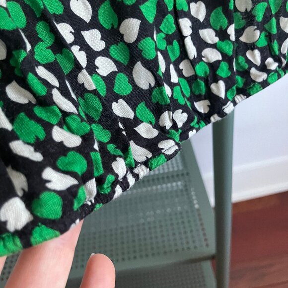 Leafy asymmetrical-neck tank with buttons - Picture 7 of 10